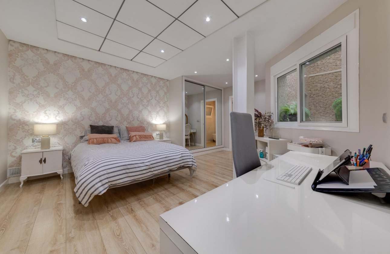 Herverkoop - Appartement -
Torrevieja - Playa del Cura