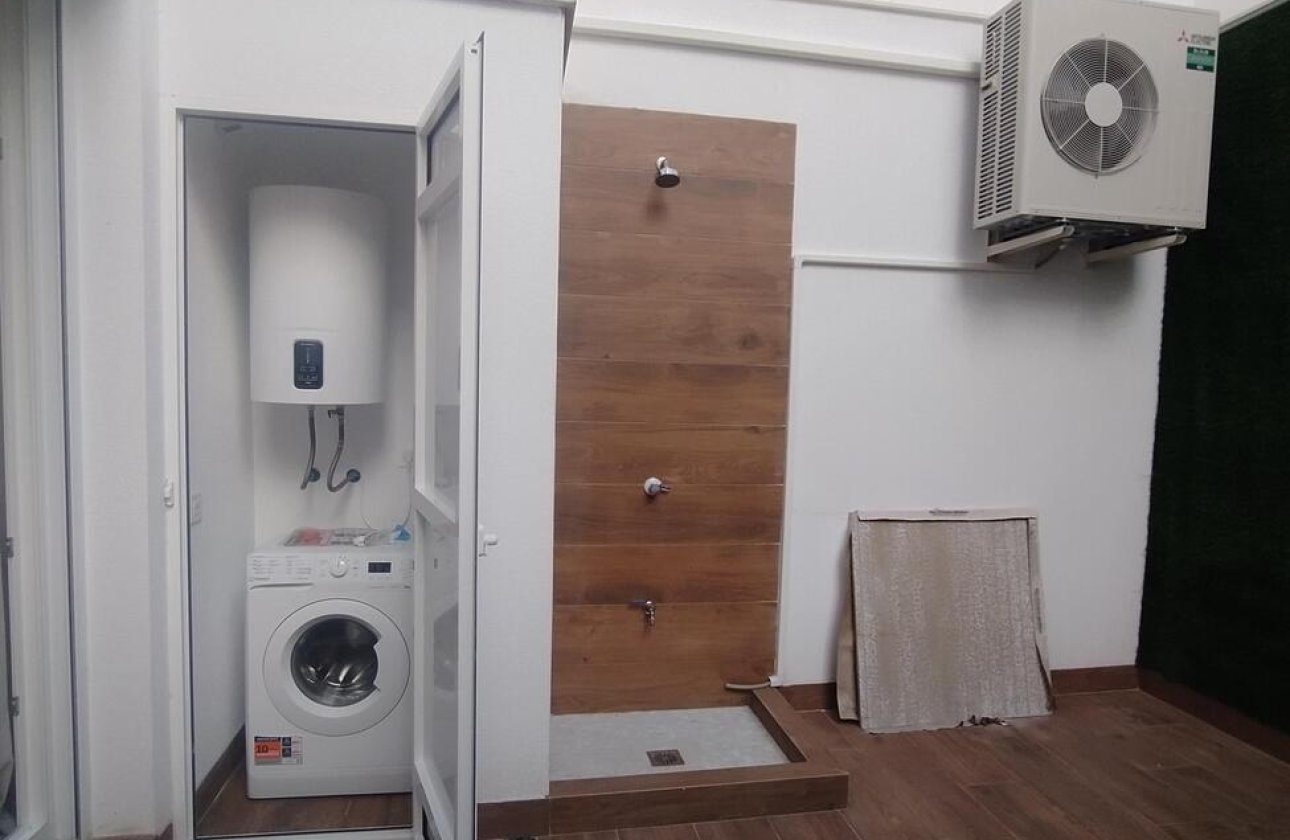 Herverkoop - Appartement -
Torrevieja - Playa del Cura