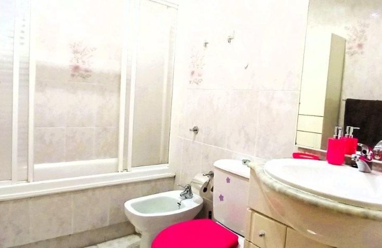 Herverkoop - Appartement -
Torrevieja - Playa del Cura