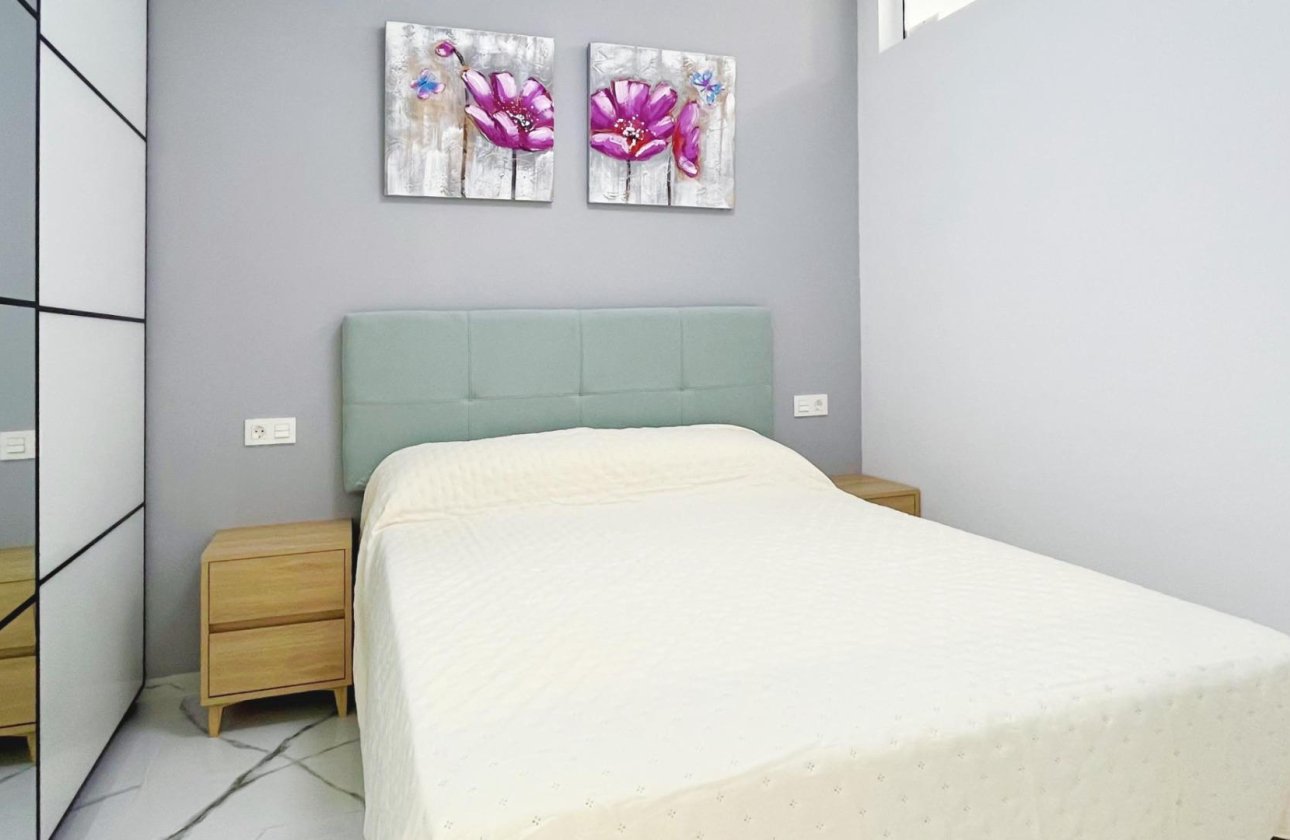 Herverkoop - Appartement -
Torrevieja - Playa del Cura