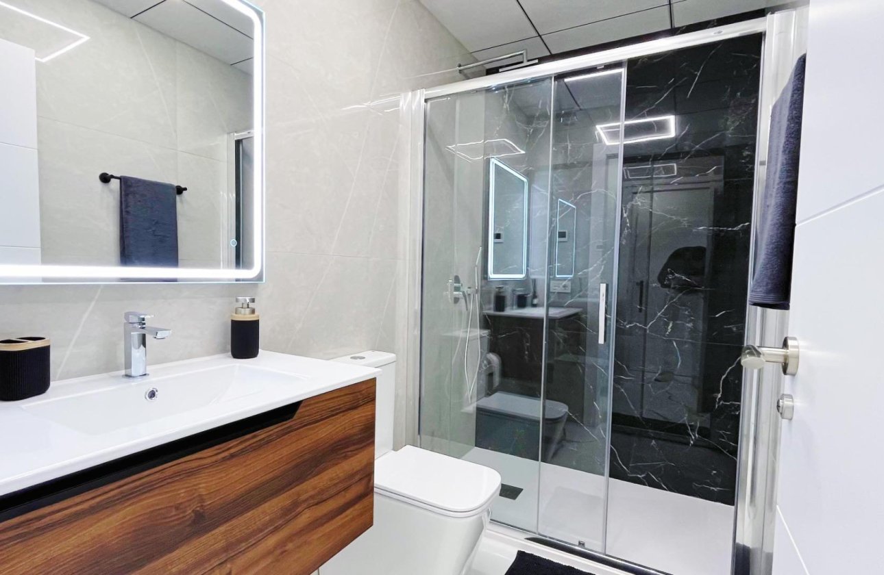 Herverkoop - Appartement -
Torrevieja - Playa del Cura