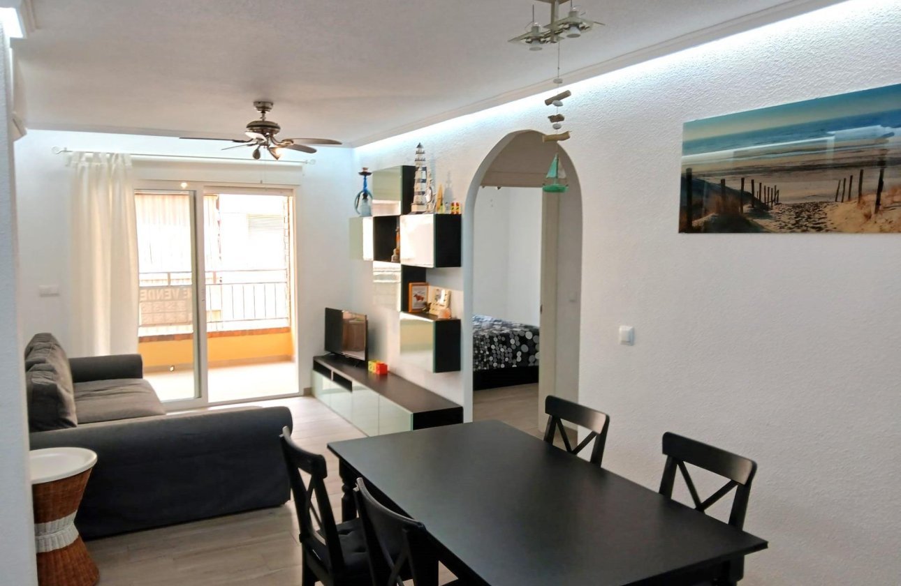 Herverkoop - Appartement -
Torrevieja - Playa del Cura