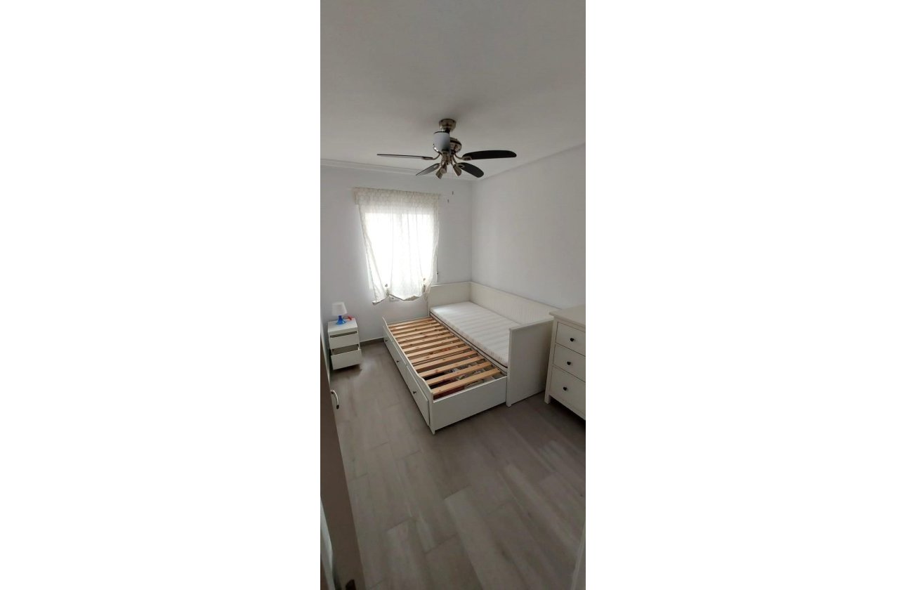 Herverkoop - Appartement -
Torrevieja - Playa del Cura