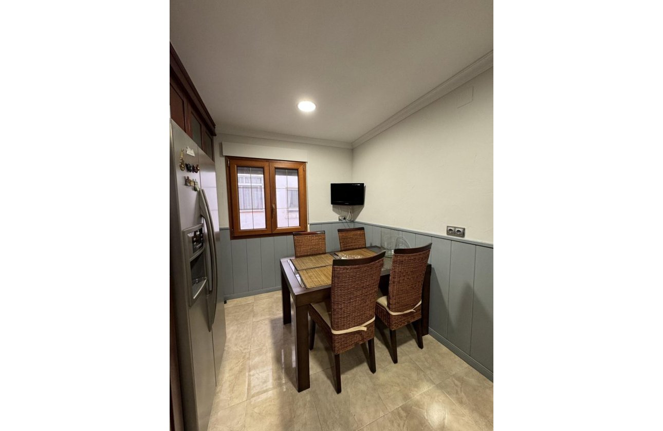 Herverkoop - Appartement -
Torrevieja - Playa del Cura