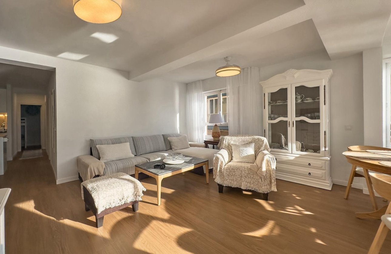 Herverkoop - Appartement -
Torrevieja - Playa del Cura