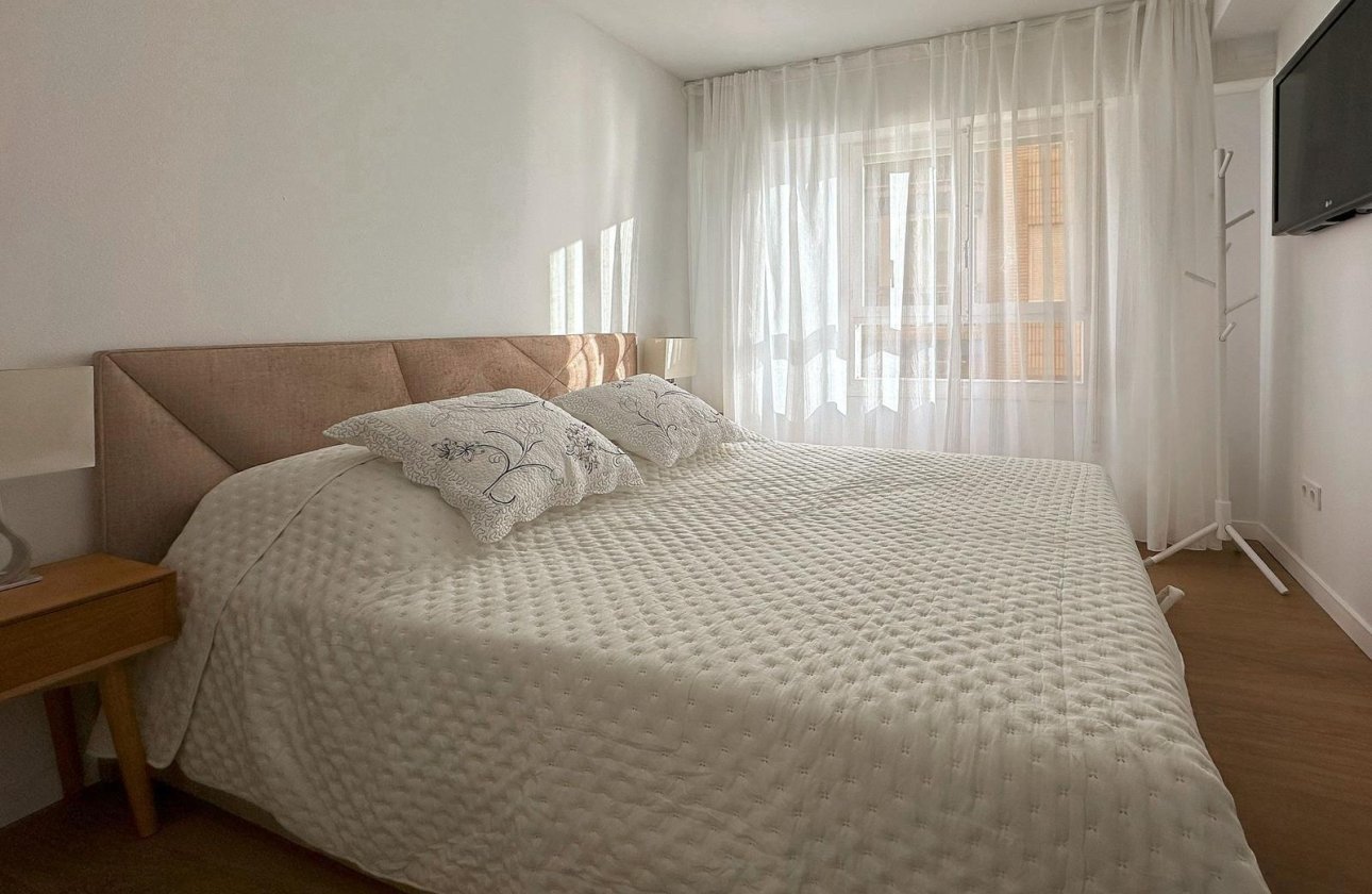 Herverkoop - Appartement -
Torrevieja - Playa del Cura