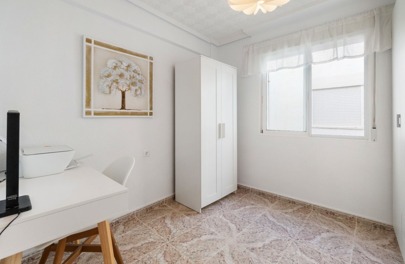 Herverkoop - Appartement -
Torrevieja - Playa del Cura