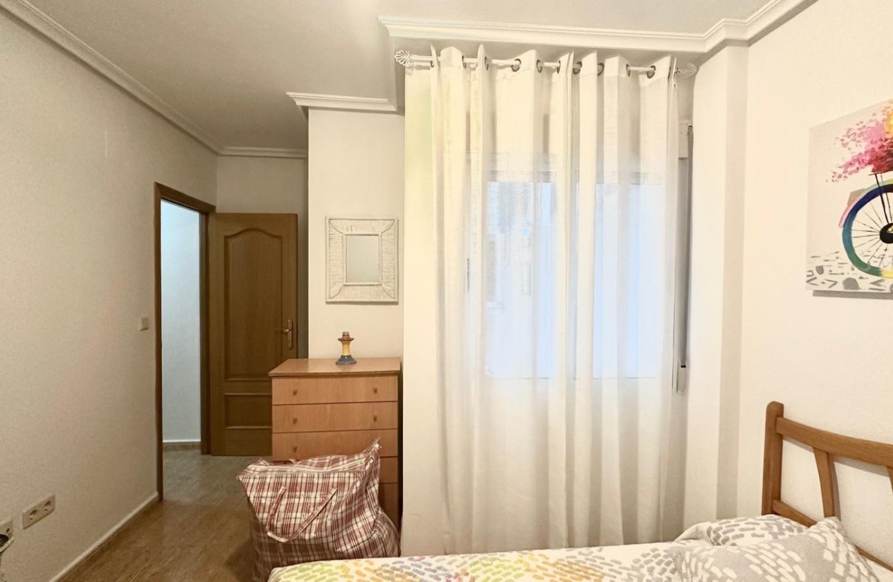Herverkoop - Appartement -
Torrevieja - Playa del Cura