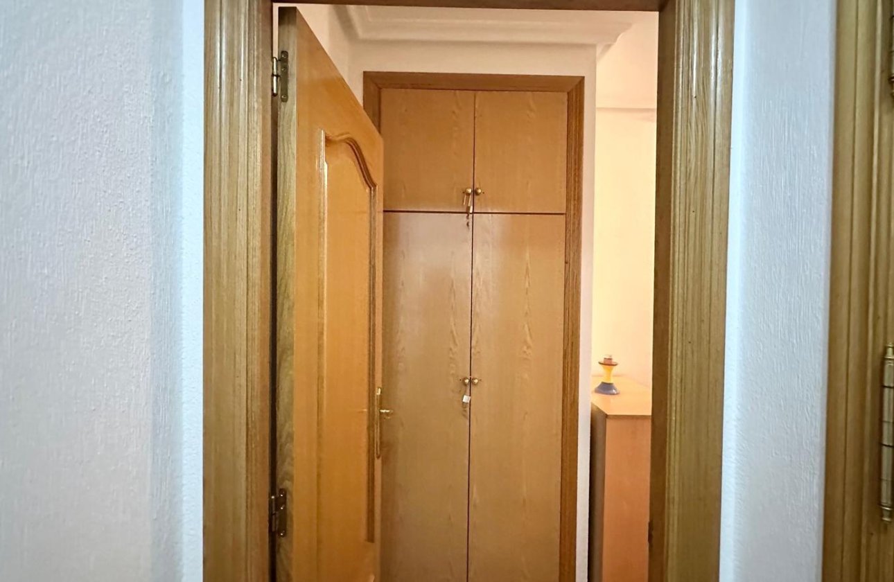 Herverkoop - Appartement -
Torrevieja - Playa del Cura