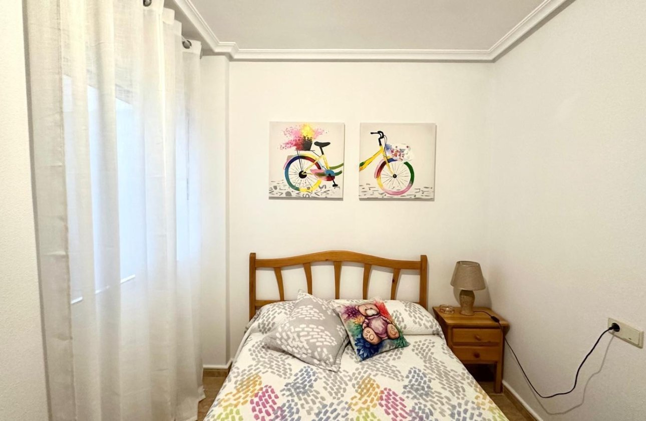 Herverkoop - Appartement -
Torrevieja - Playa del Cura