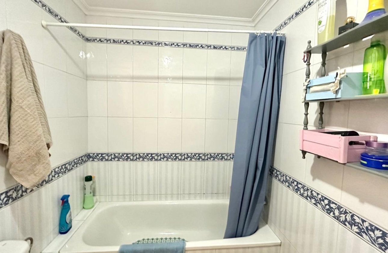 Herverkoop - Appartement -
Torrevieja - Playa del Cura