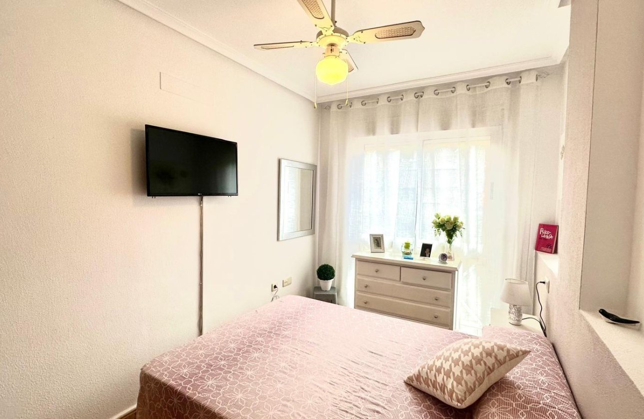 Herverkoop - Appartement -
Torrevieja - Playa del Cura