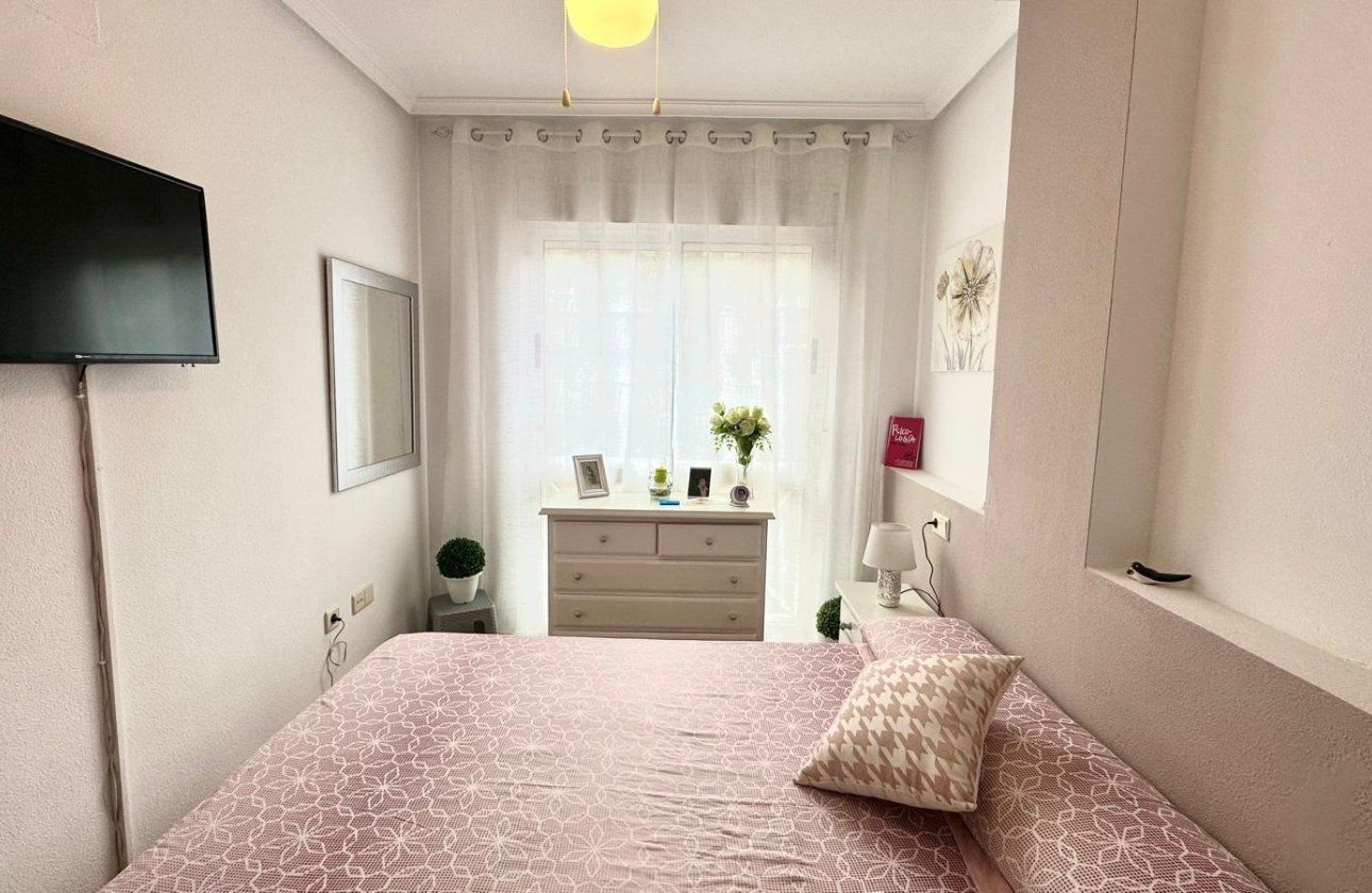 Herverkoop - Appartement -
Torrevieja - Playa del Cura