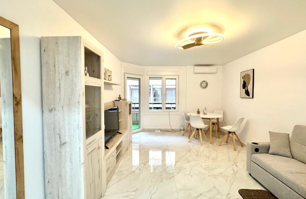 Herverkoop - Appartement -
Torrevieja - Playa del Cura