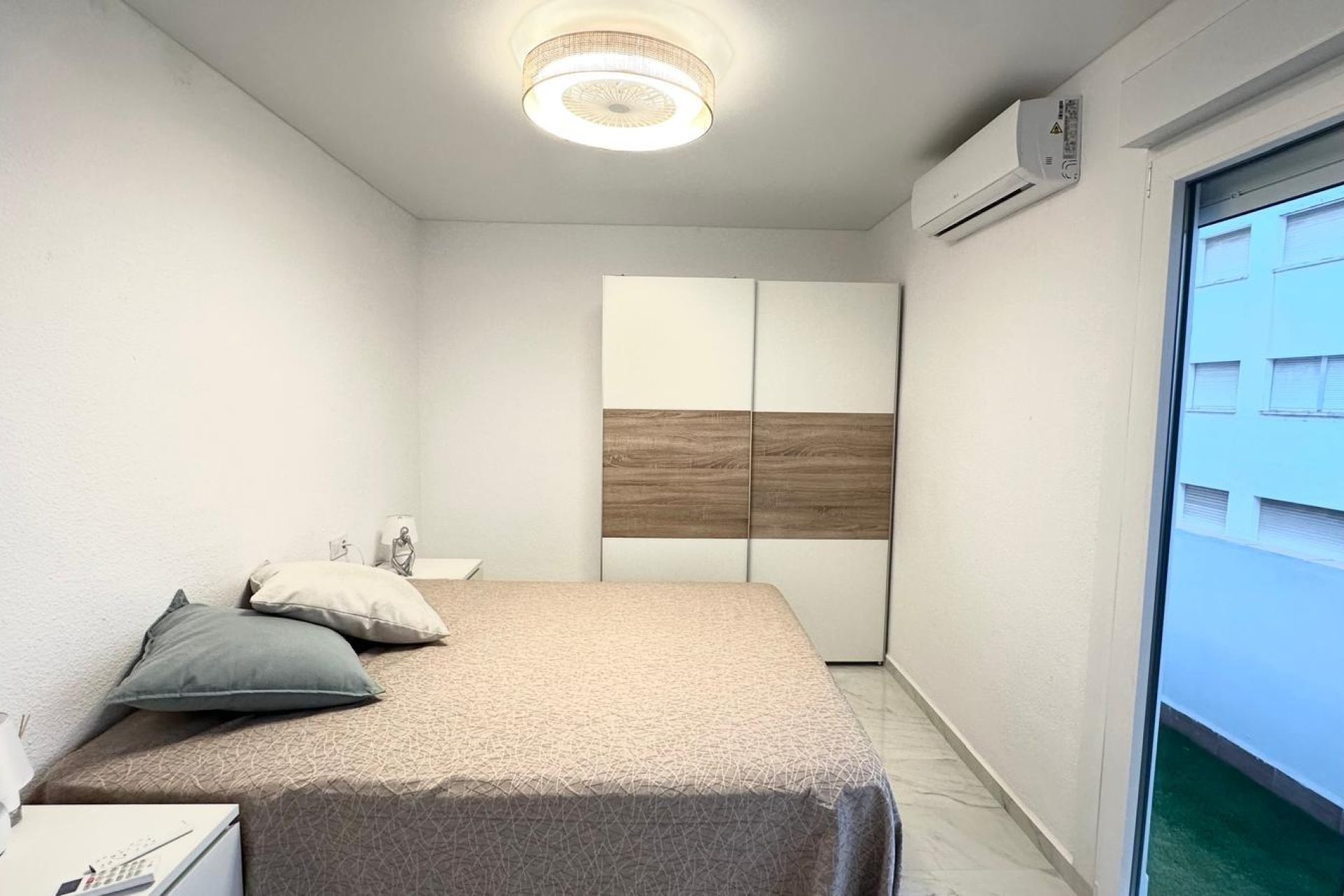 Herverkoop - Appartement -
Torrevieja - Playa del Cura