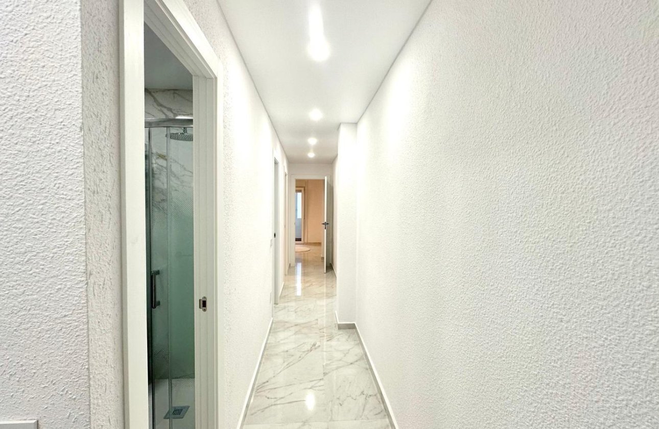 Herverkoop - Appartement -
Torrevieja - Playa del Cura