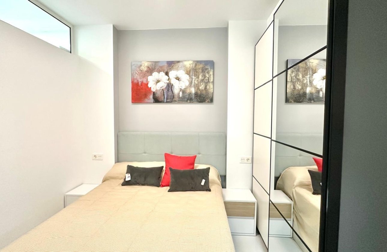 Herverkoop - Appartement -
Torrevieja - Playa del Cura