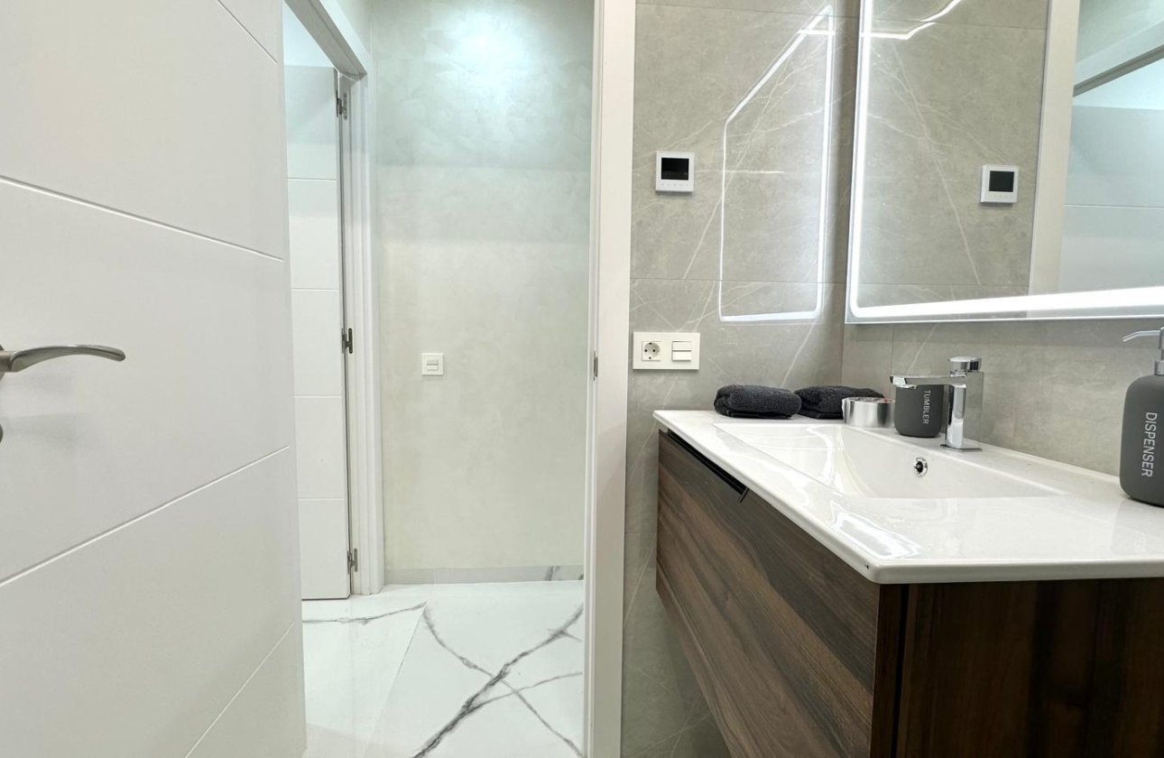 Herverkoop - Appartement -
Torrevieja - Playa del Cura