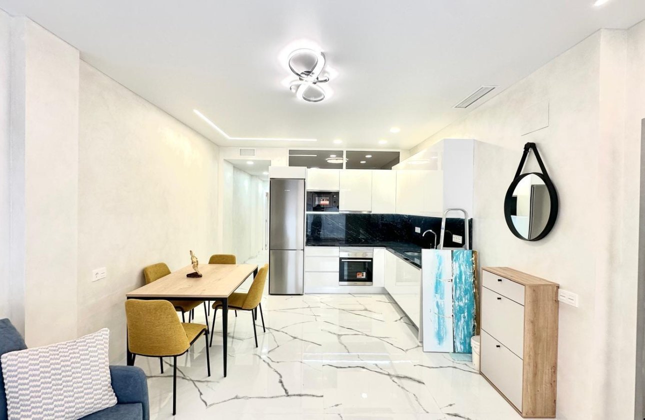 Herverkoop - Appartement -
Torrevieja - Playa del Cura