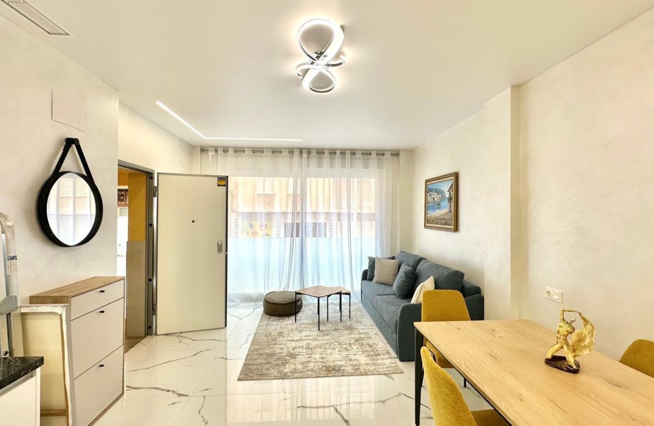 Herverkoop - Appartement -
Torrevieja - Playa del Cura