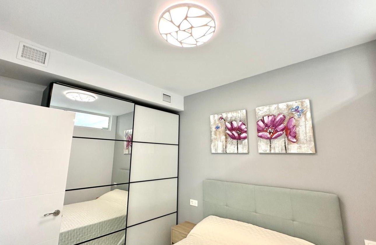 Herverkoop - Appartement -
Torrevieja - Playa del Cura