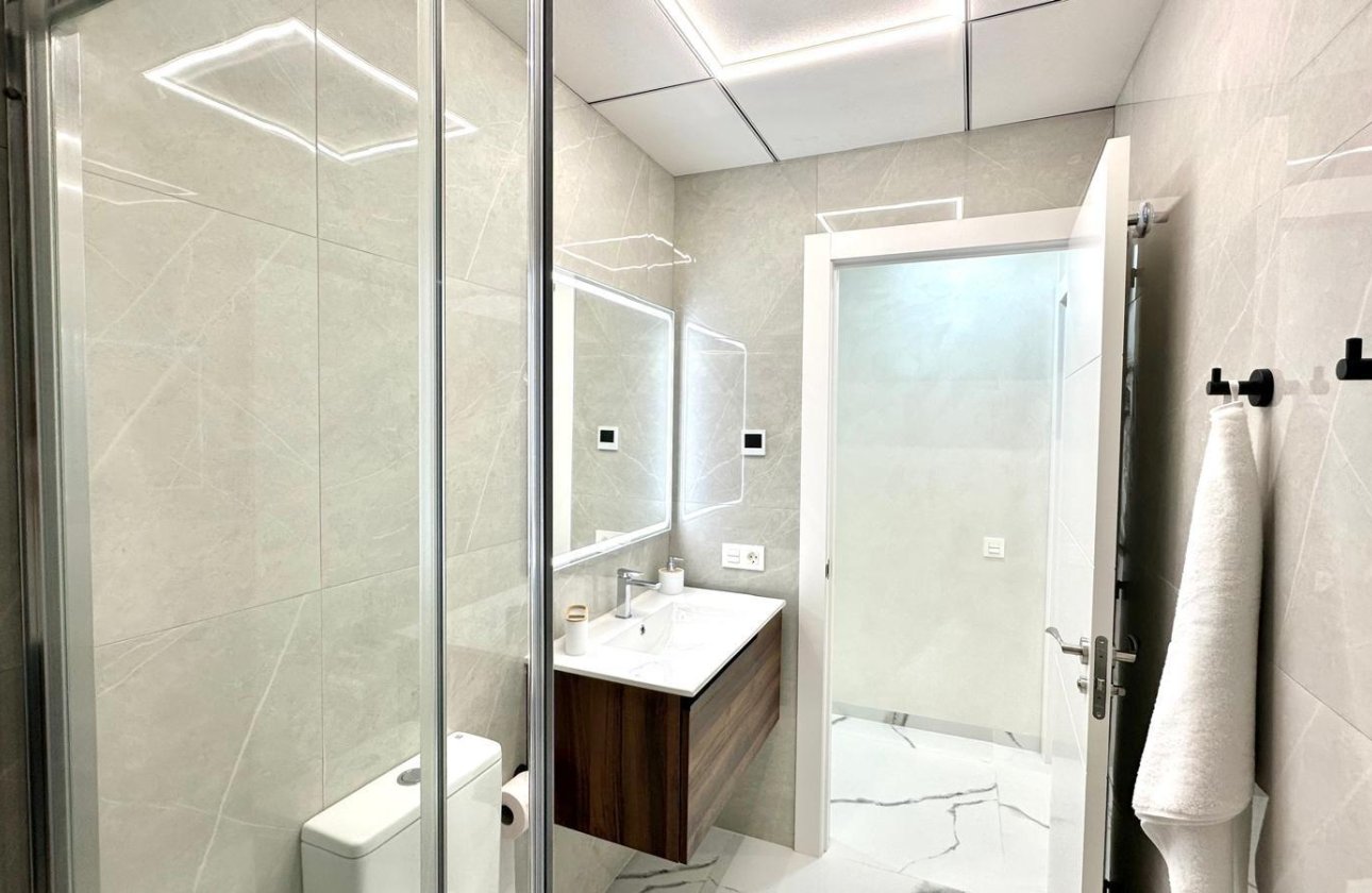 Herverkoop - Appartement -
Torrevieja - Playa del Cura