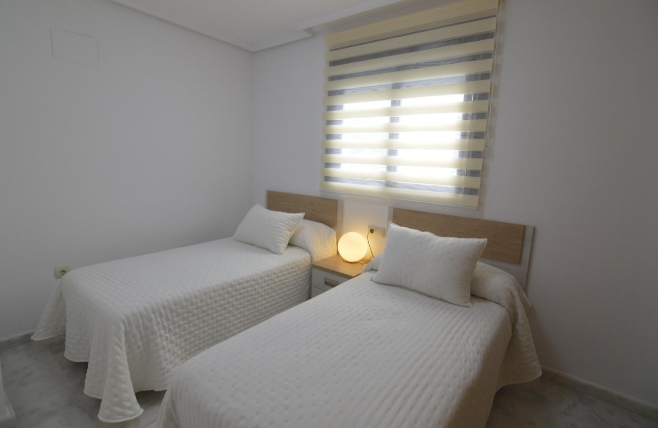 Herverkoop - Appartement -
Torrevieja - Playa del Cura