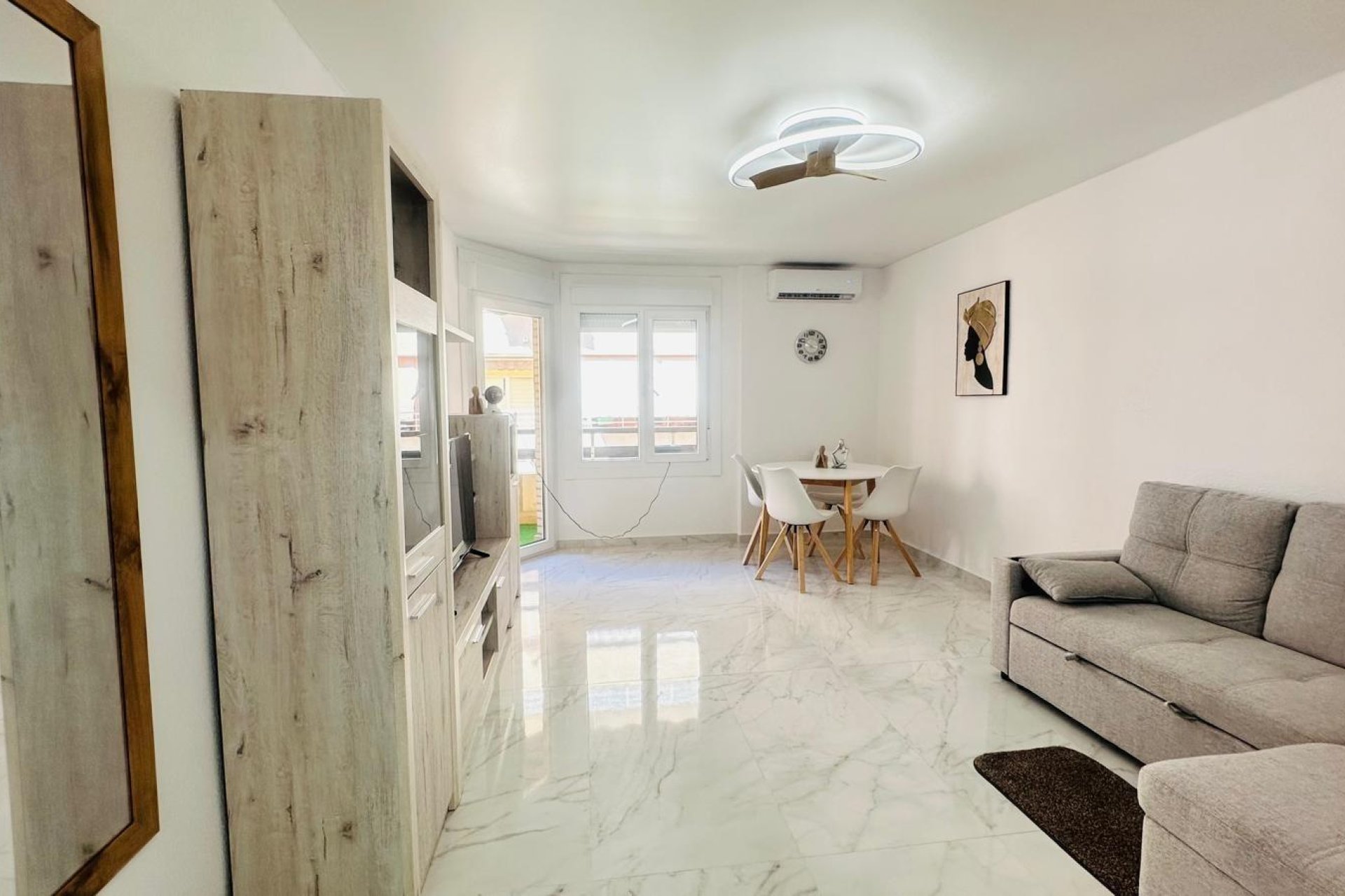 Herverkoop - Appartement -
Torrevieja - Playa del Cura