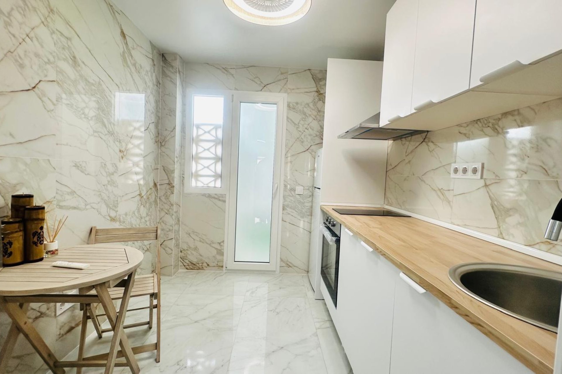 Herverkoop - Appartement -
Torrevieja - Playa del Cura