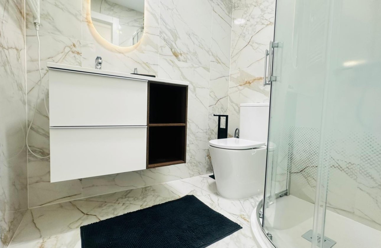 Herverkoop - Appartement -
Torrevieja - Playa del Cura