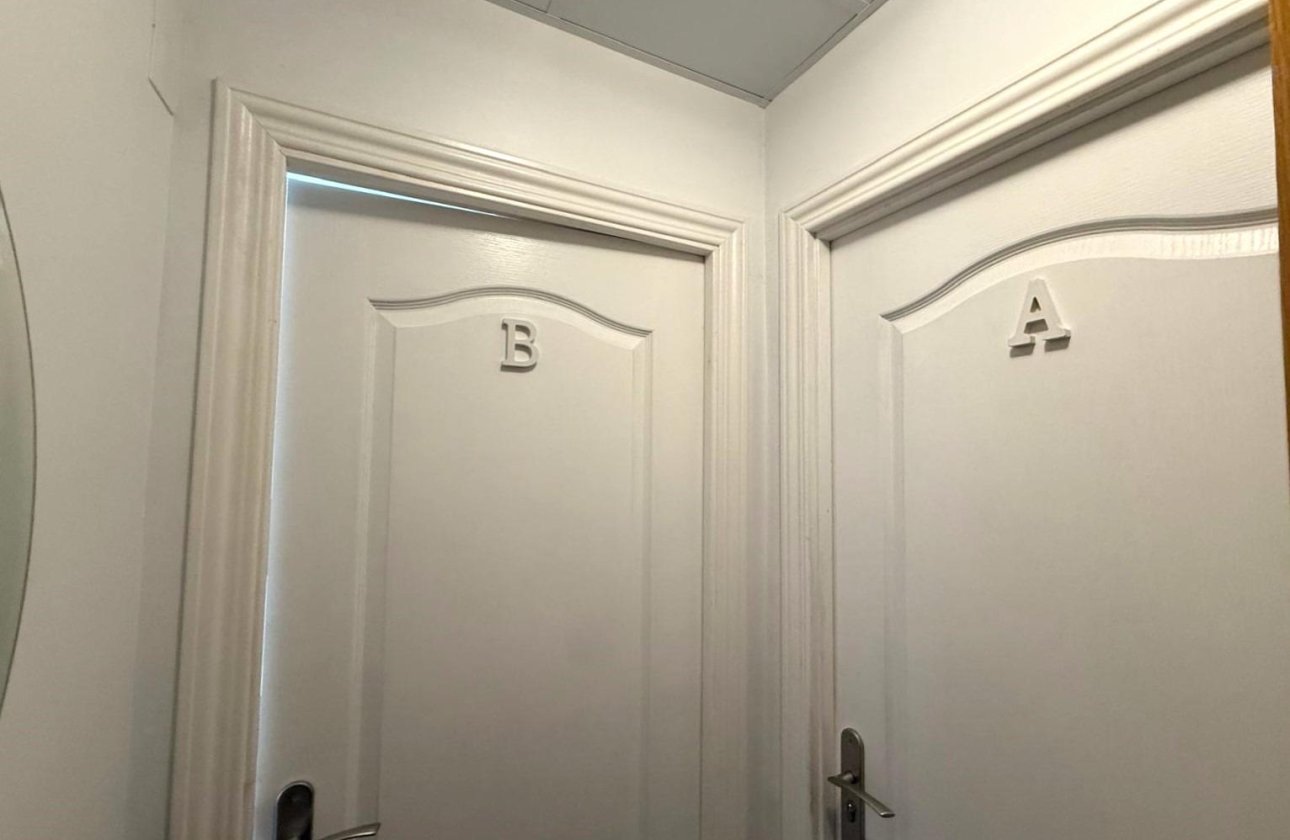 Herverkoop - Appartement -
Torrevieja - Playa del Cura