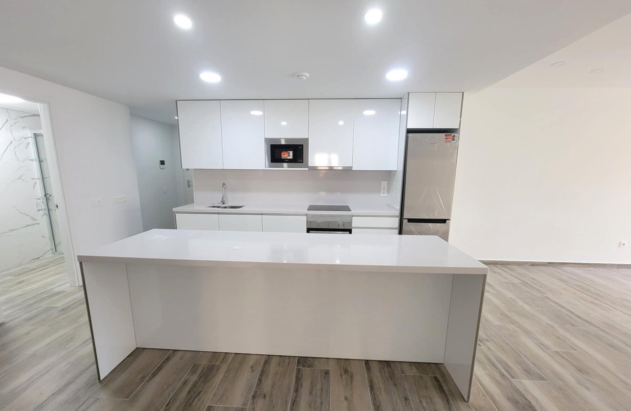 Herverkoop - Appartement -
Torrevieja - Playa del Cura