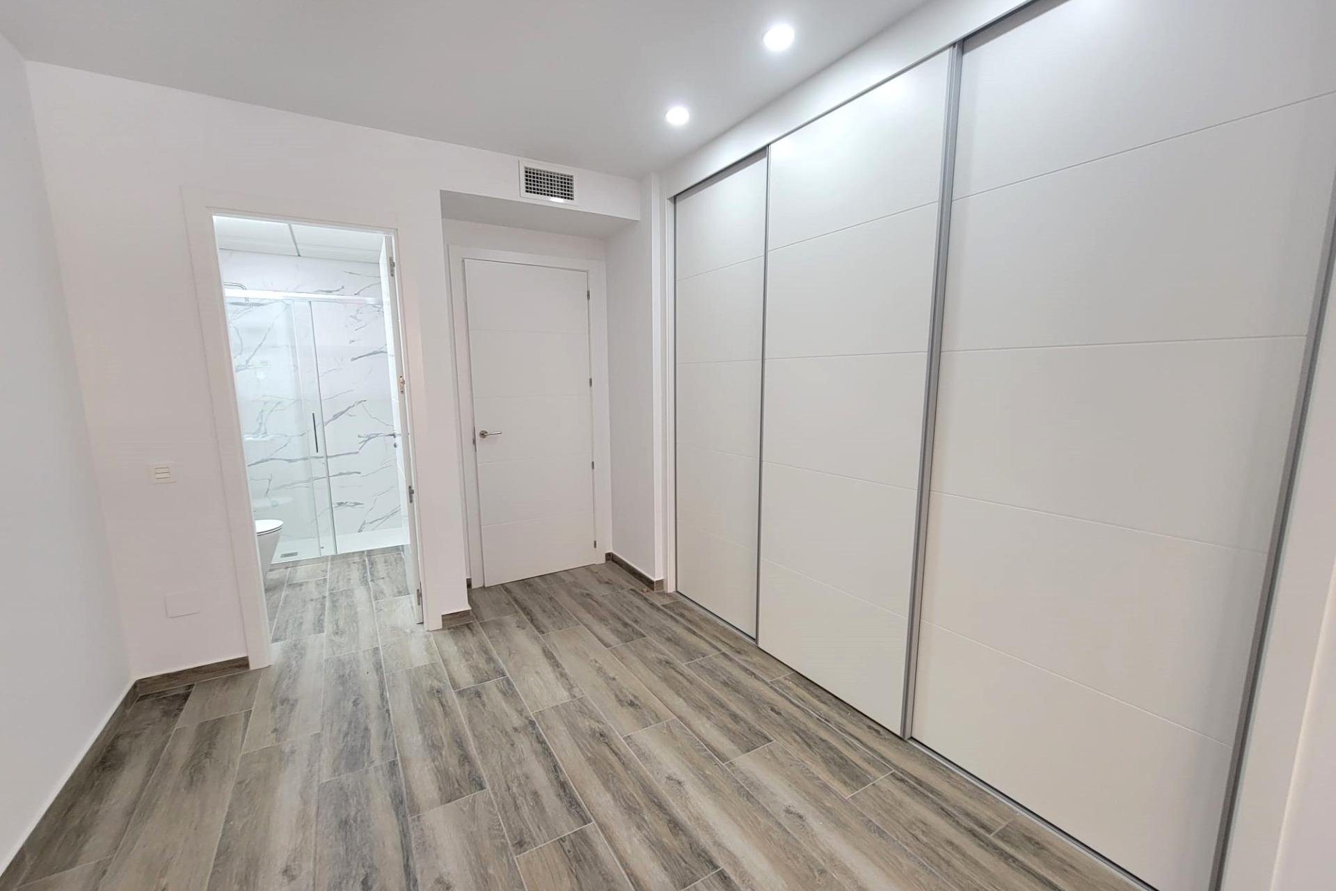 Herverkoop - Appartement -
Torrevieja - Playa del Cura