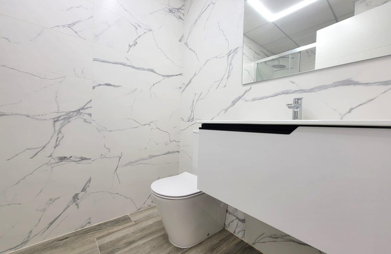 Herverkoop - Appartement -
Torrevieja - Playa del Cura