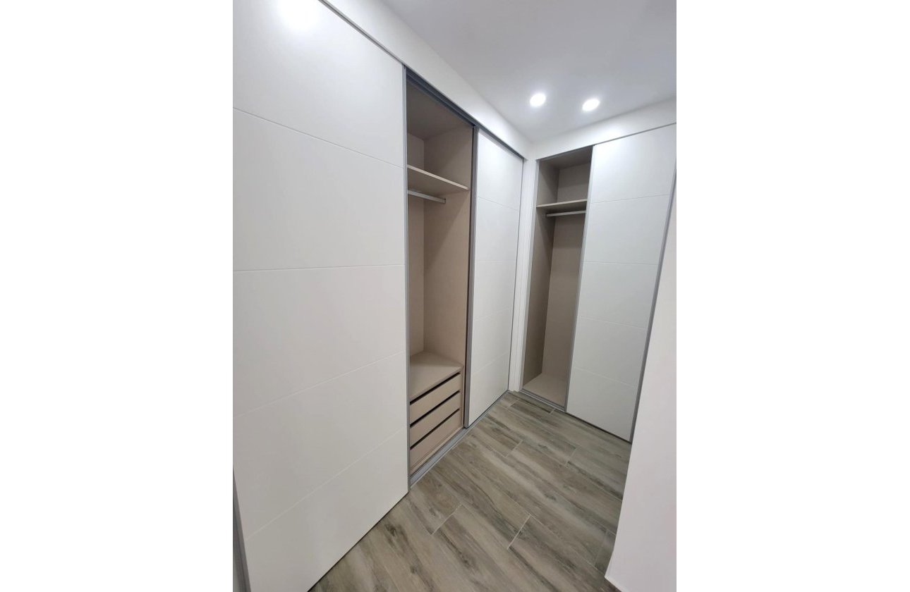 Herverkoop - Appartement -
Torrevieja - Playa del Cura