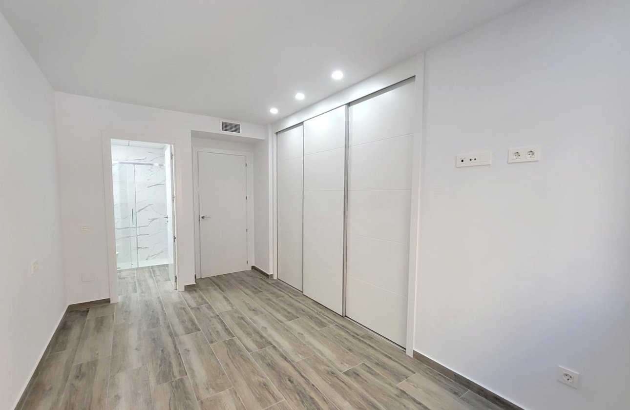 Herverkoop - Appartement -
Torrevieja - Playa del Cura