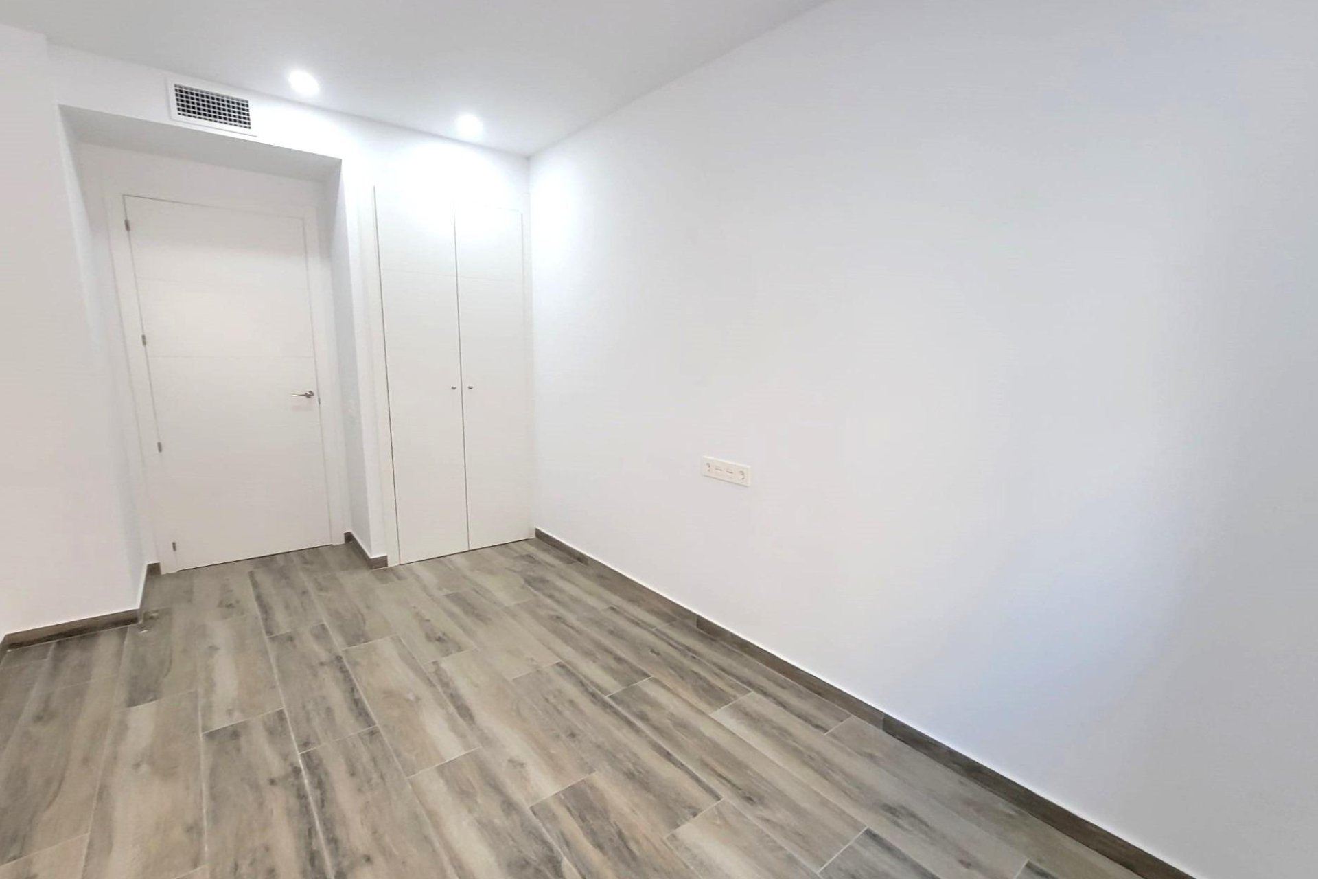 Herverkoop - Appartement -
Torrevieja - Playa del Cura