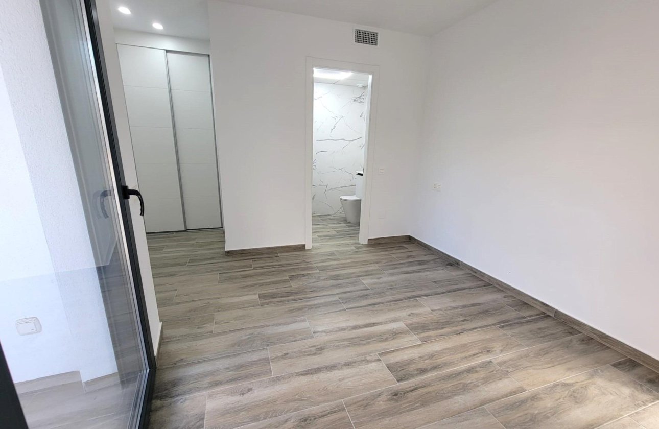 Herverkoop - Appartement -
Torrevieja - Playa del Cura