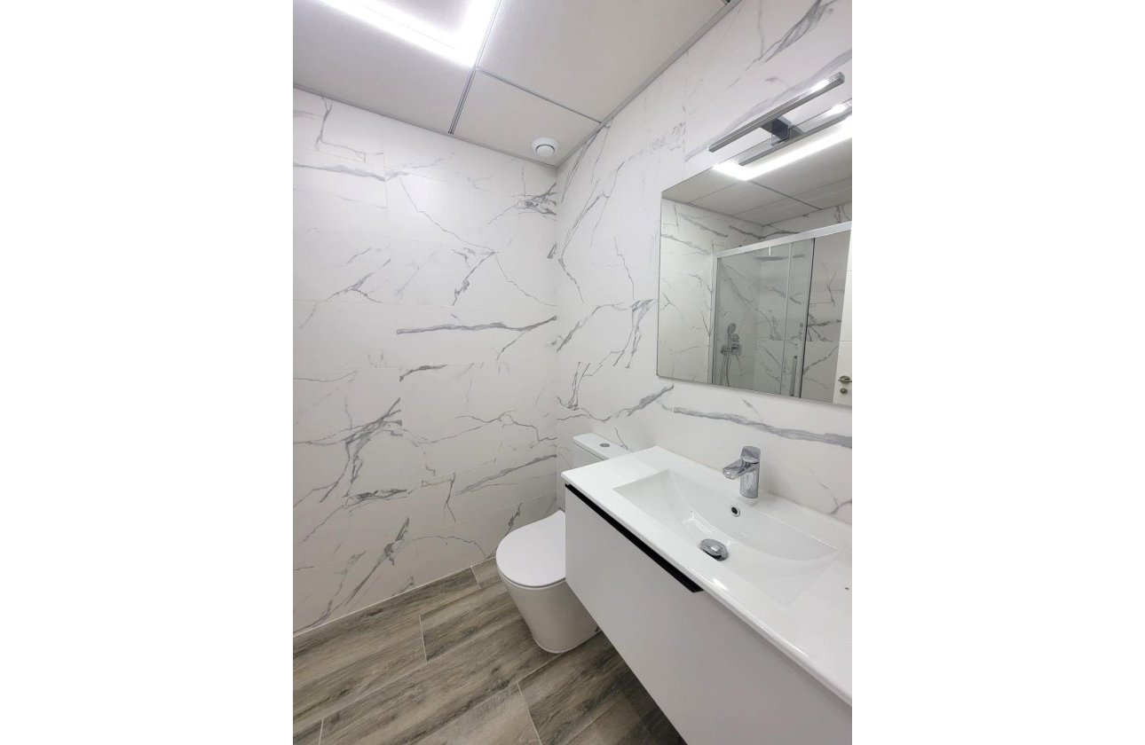 Herverkoop - Appartement -
Torrevieja - Playa del Cura