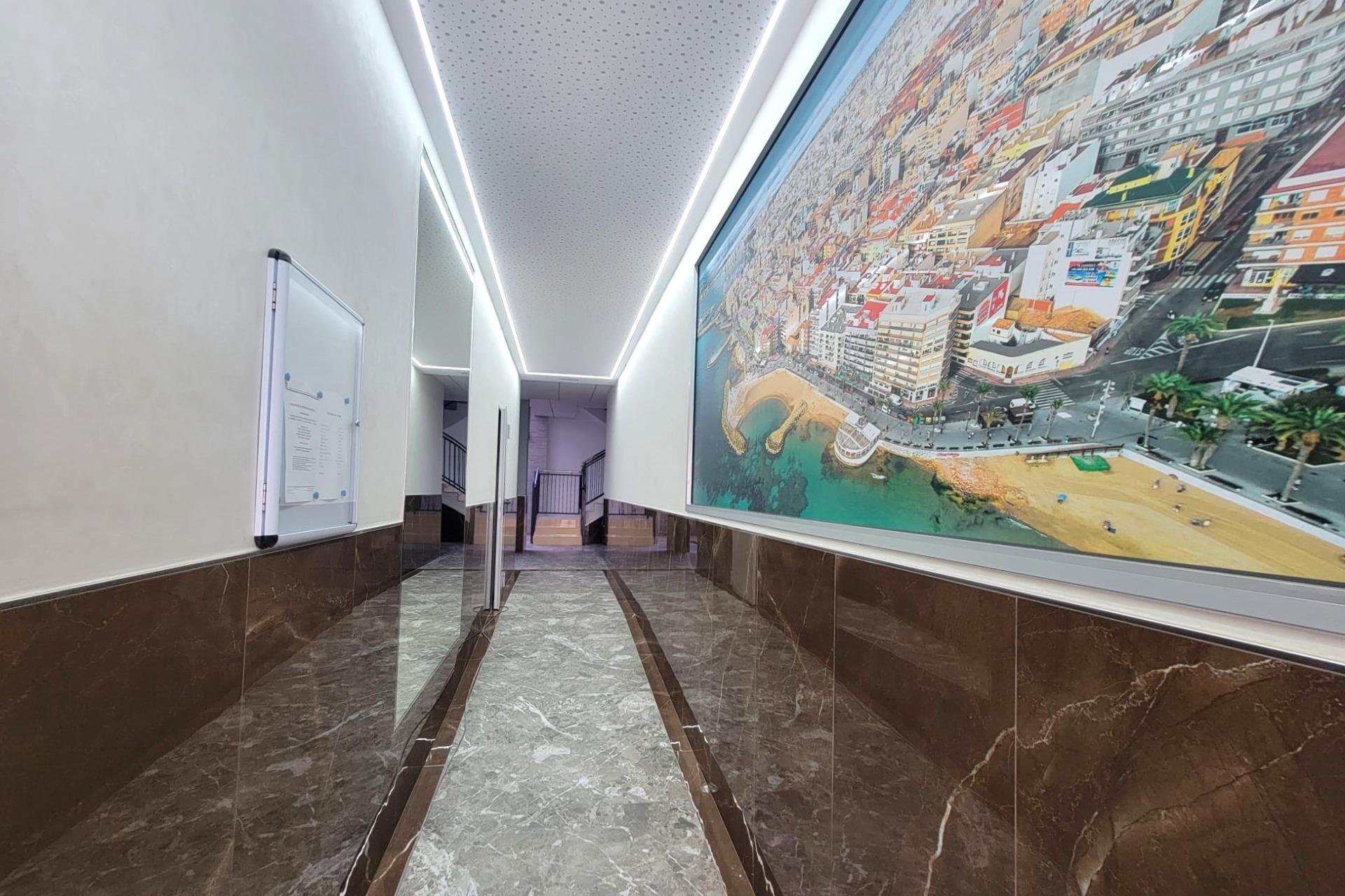 Herverkoop - Appartement -
Torrevieja - Playa del Cura