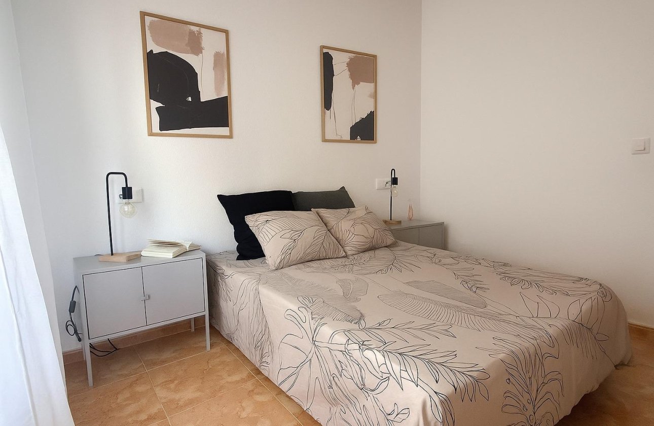 Herverkoop - Appartement -
Torrevieja - Playa del Cura