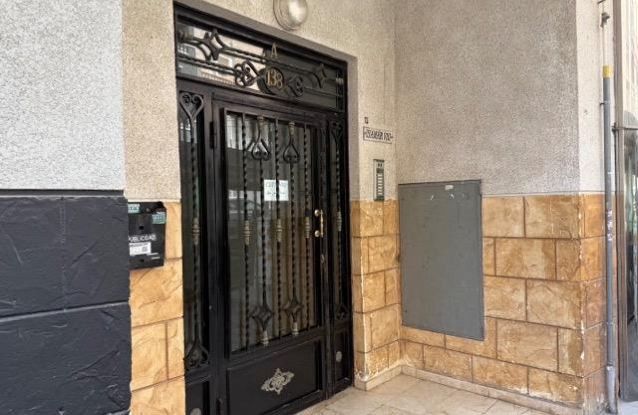 Herverkoop - Appartement -
Torrevieja - Playa del Cura