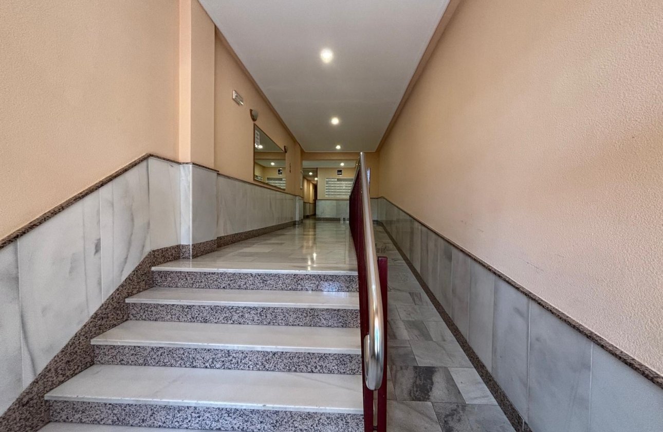 Herverkoop - Appartement -
Torrevieja - Playa del Cura