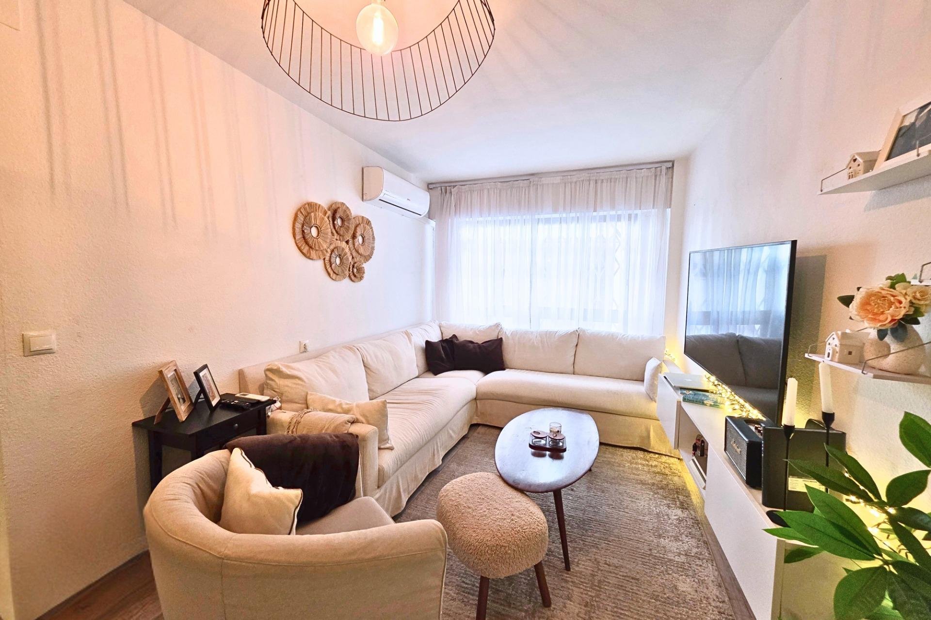 Herverkoop - Appartement -
Torrevieja - Playa del Cura