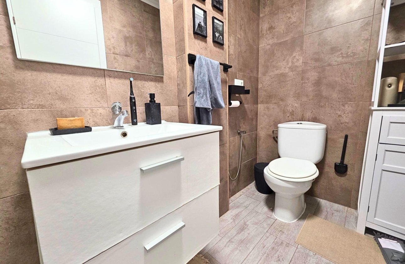 Herverkoop - Appartement -
Torrevieja - Playa del Cura