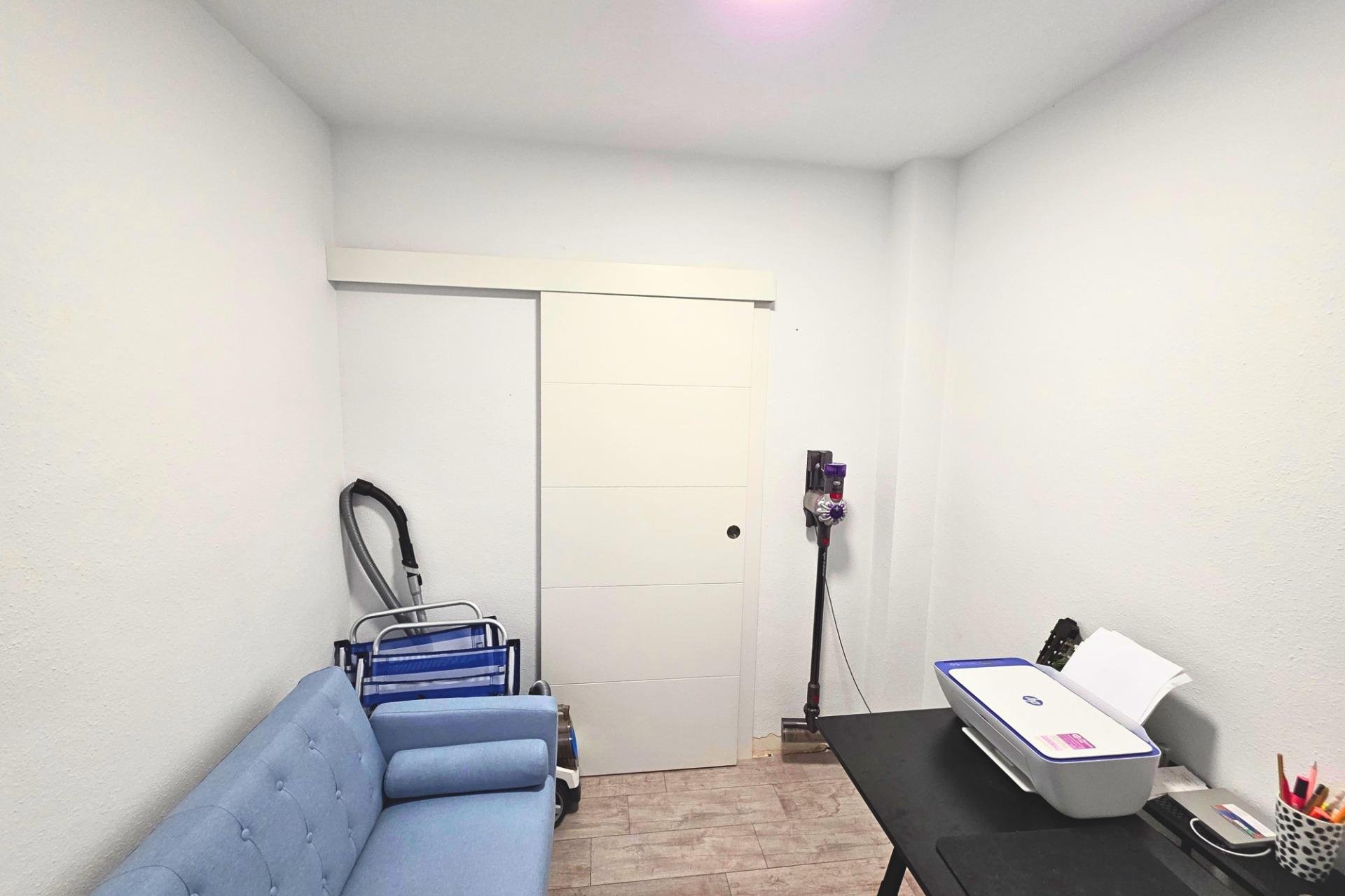 Herverkoop - Appartement -
Torrevieja - Playa del Cura