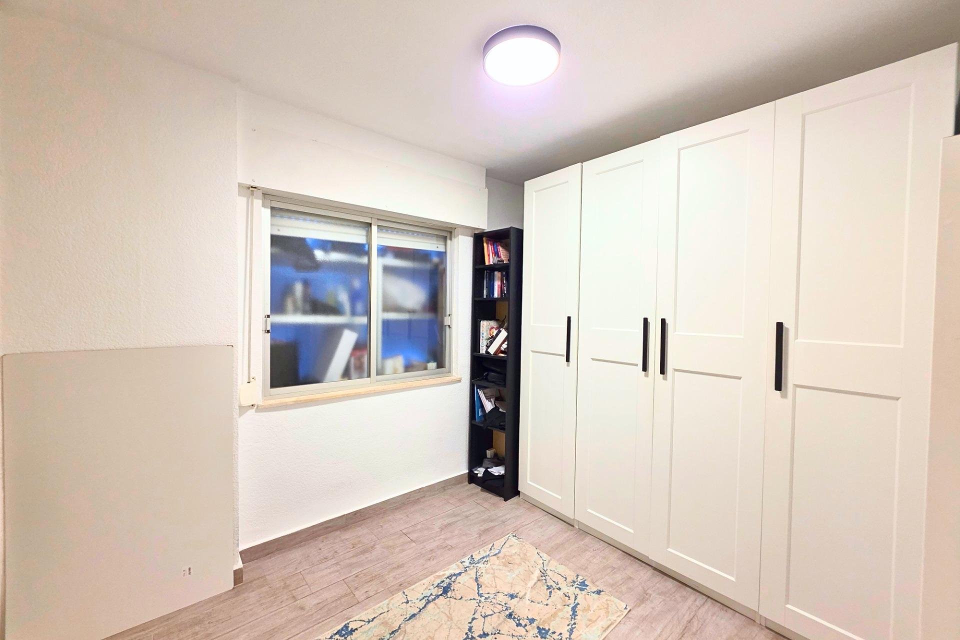 Herverkoop - Appartement -
Torrevieja - Playa del Cura