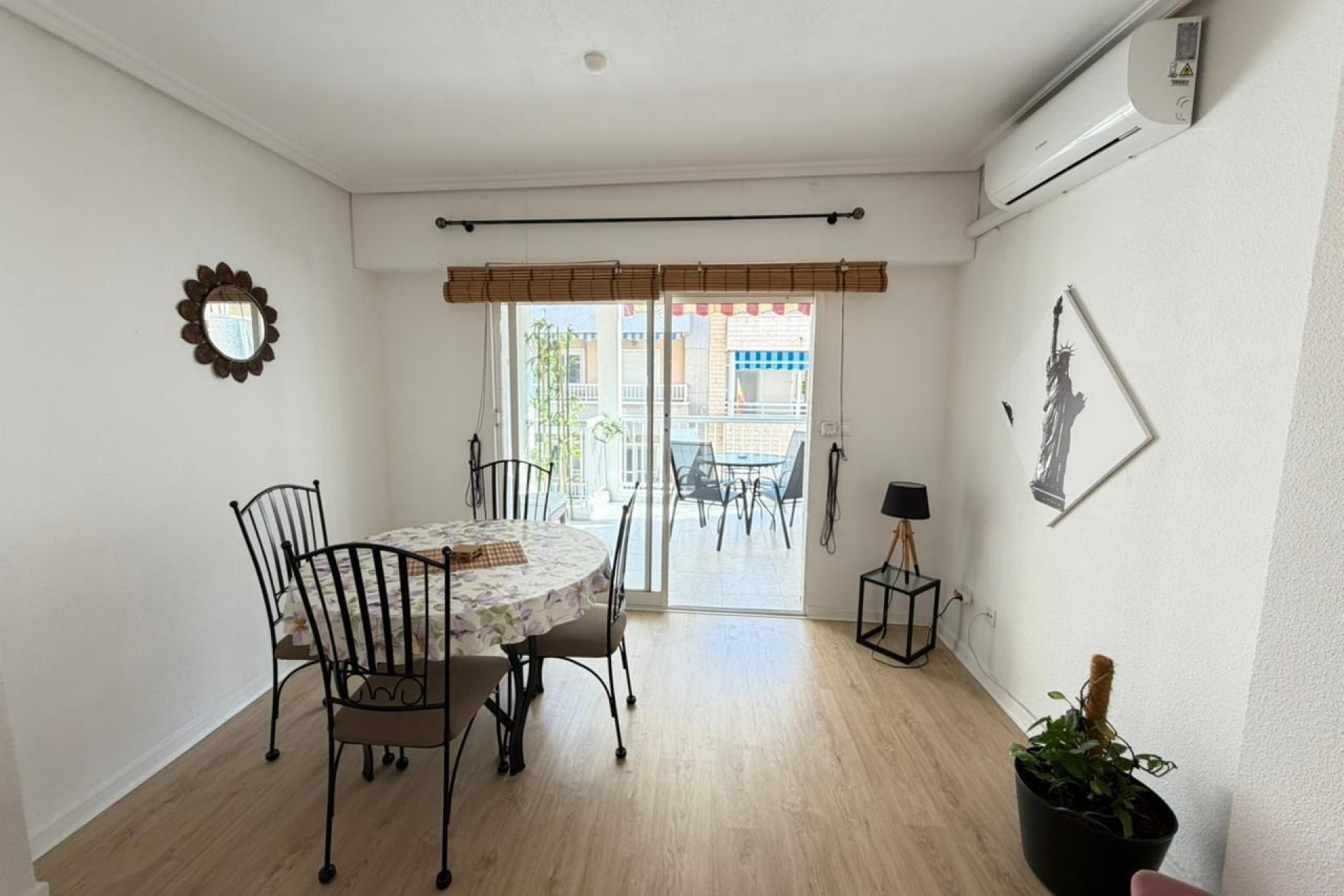 Herverkoop - Appartement -
Torrevieja - Playa del Cura