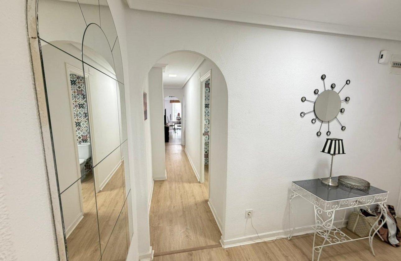 Herverkoop - Appartement -
Torrevieja - Playa del Cura