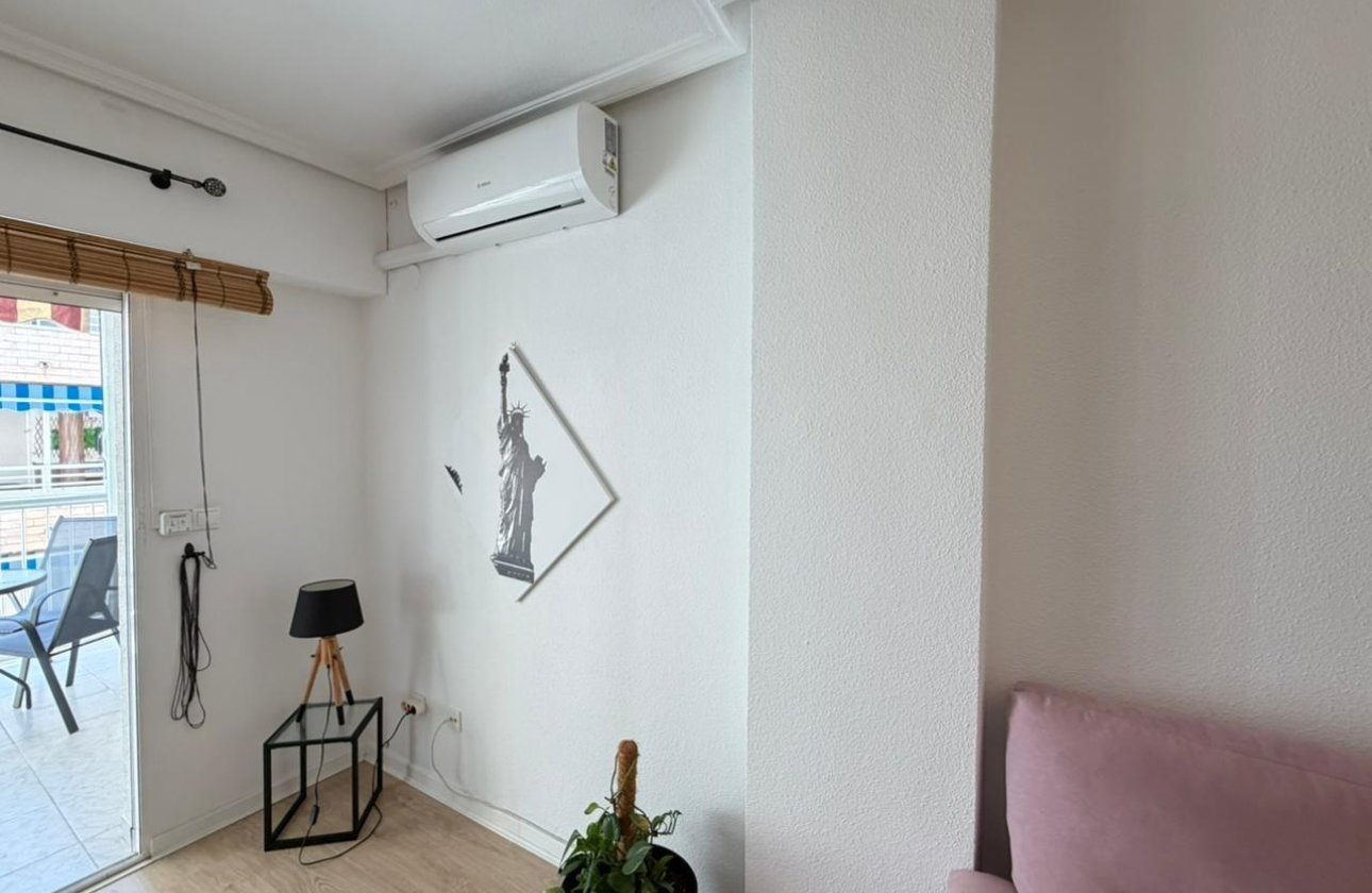 Herverkoop - Appartement -
Torrevieja - Playa del Cura